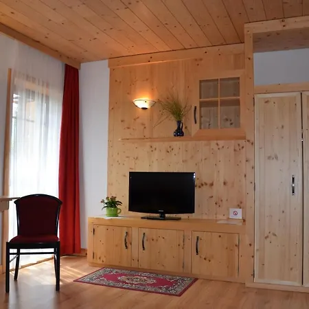 Zum Schreiner 3* هيرماجور